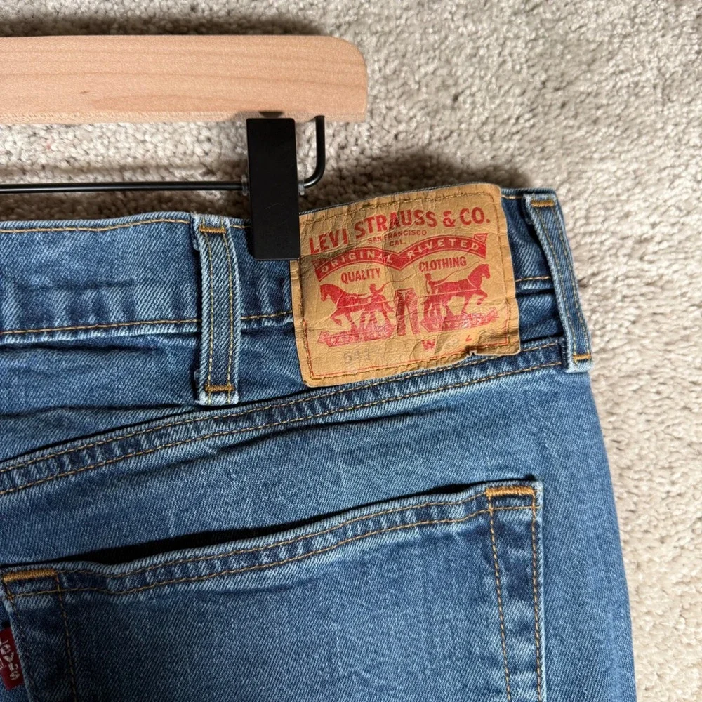 Levi's 541 Athletic Taper Men's 38x32 Blue Denim Jeans Medium Wash Stretch